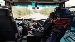 Czy można przewozić dziecko na przednim siedzeniu w busie