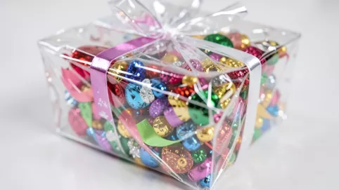 Folia bezbarwna do pakowania prezentów