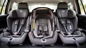 Jak przewozić 3 dzieci w samochodzie