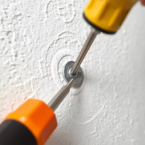 jak wkręcić kołek do kartongipsu